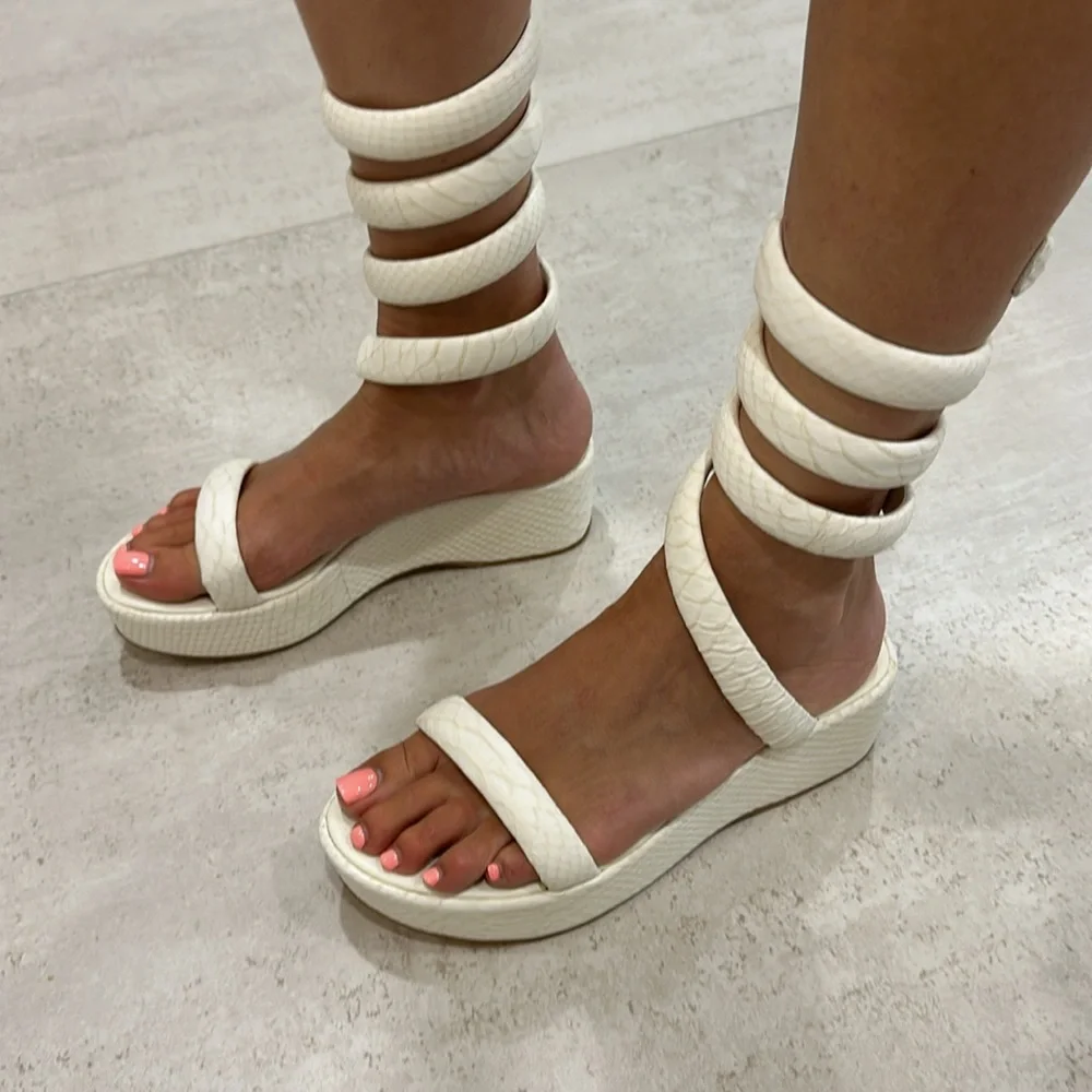 Cult Gaia sandals - Picture 5 of 11